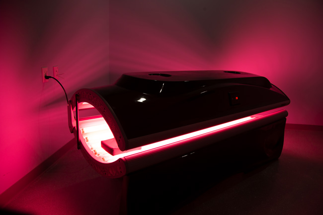 serenity-waters-red-light-therapy-bed-the-blu-group-photographer-nicole-haggerty